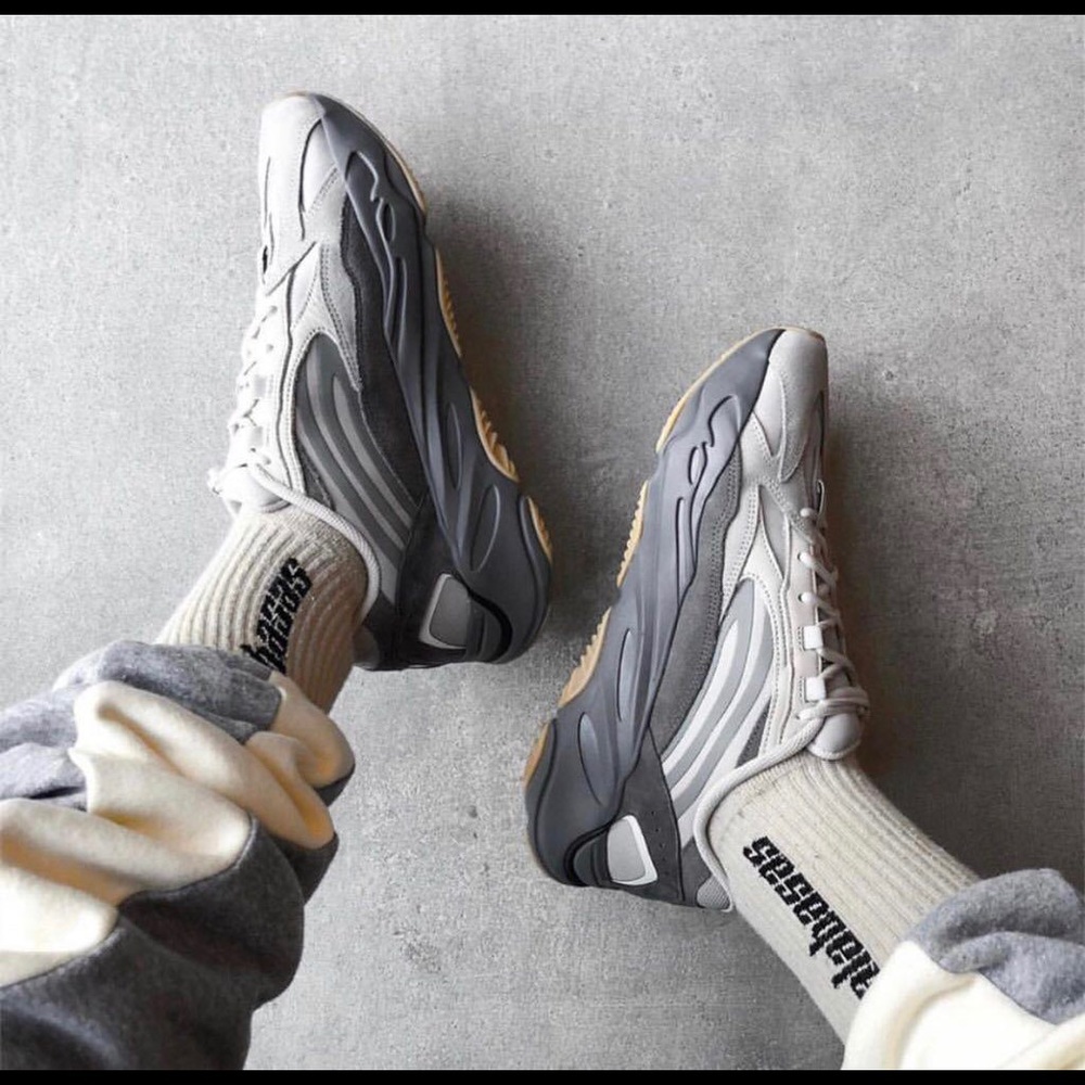 🛑SOLD🛑Yeezy Boost 700 V2 “Tephra”